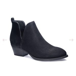 CL by Laundry - Cortes Nubuck Bootie